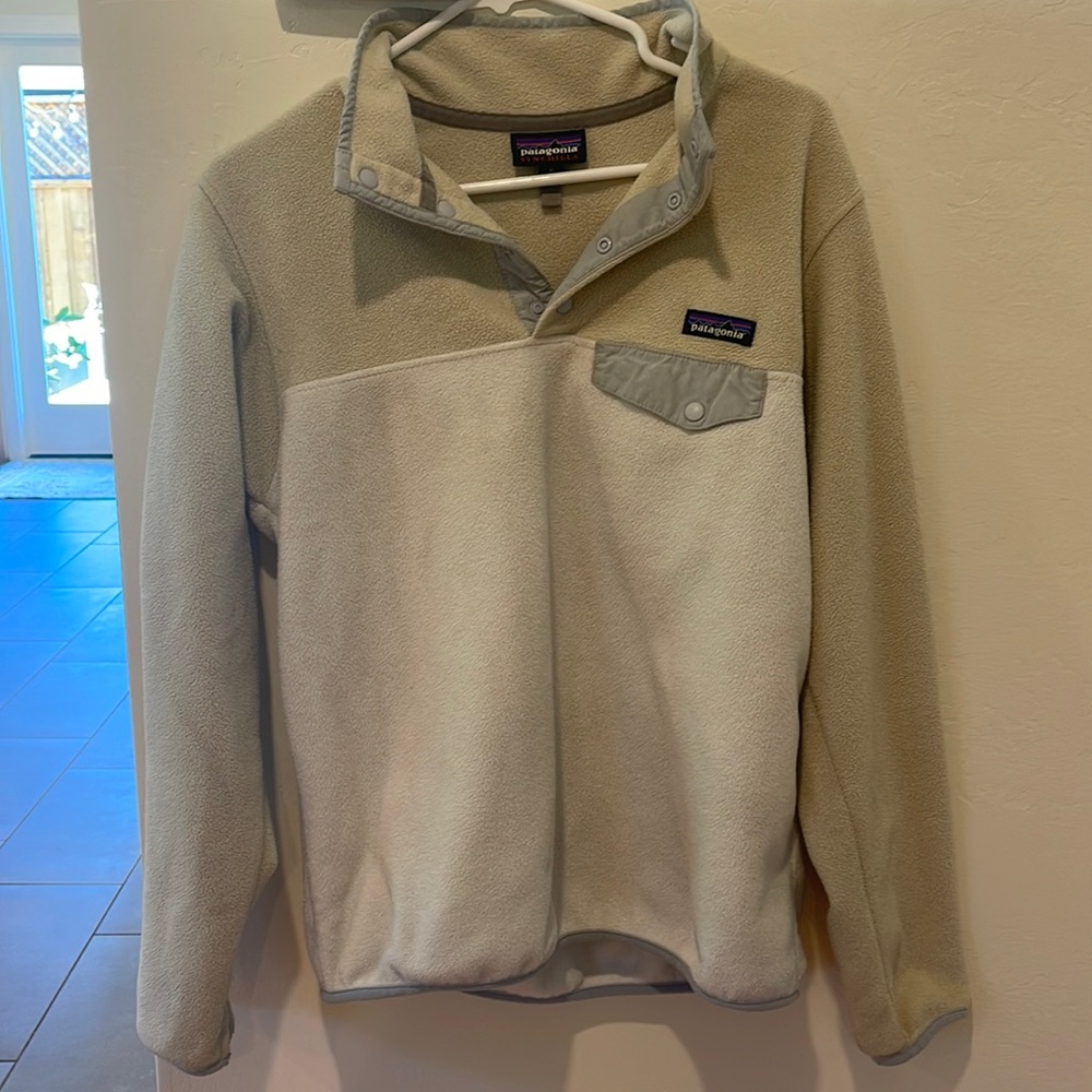 Patagonia Womens lightweight Synchilla Snap-T Fleece Pullover, size medium
